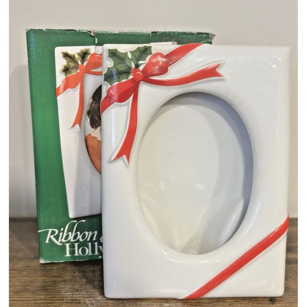 Vintage 1986 Ribbon & Holly Christmas Picture Frame Holiday Decor